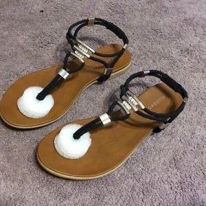 Madden Girl Flexii black sandals